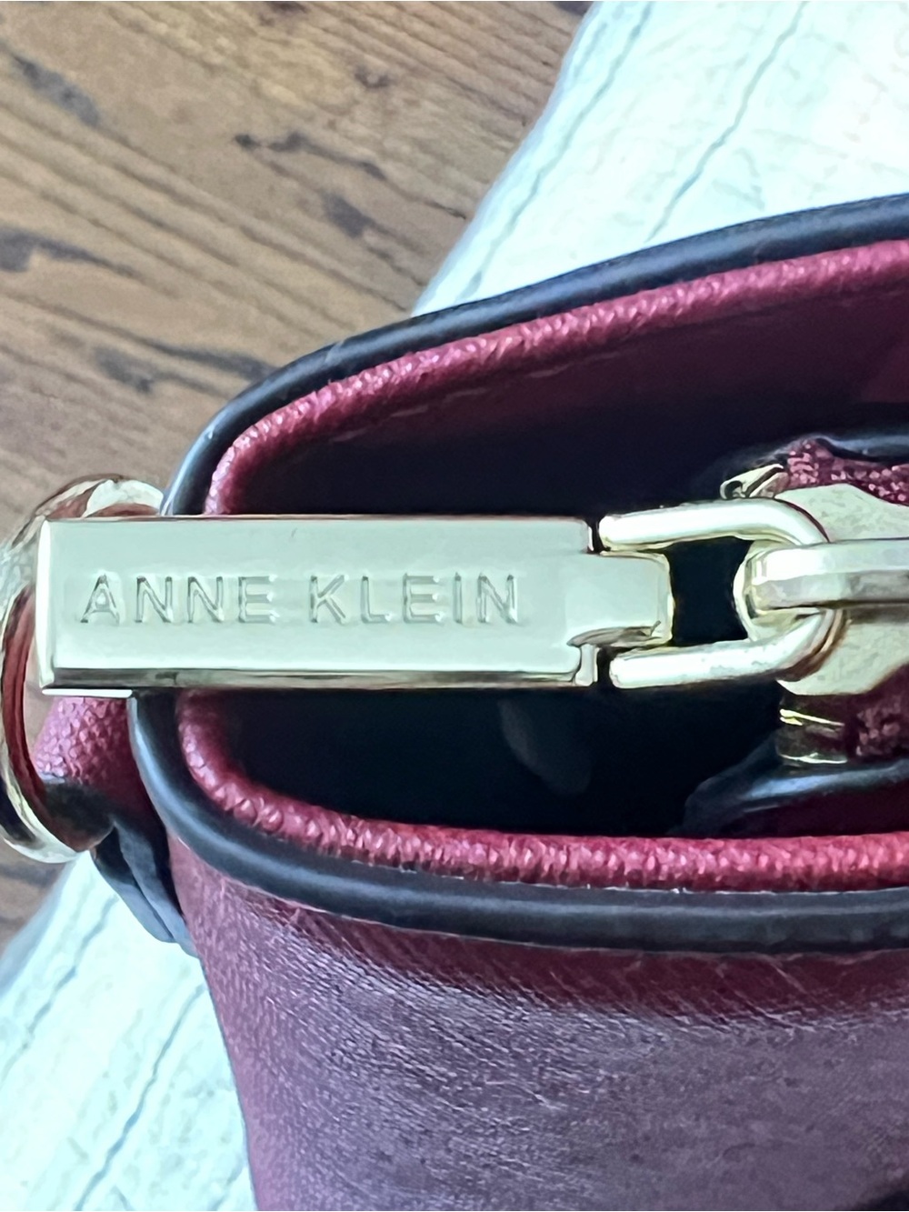 Anne Klein Satchel Vegan Leather Gold Tone Lion Logo Wine Red Color - Picture 10 of 10